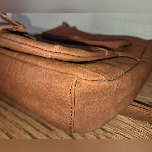 MultiSak Jones FAUX Leather Crossbody Purse - Picture 7 of 11